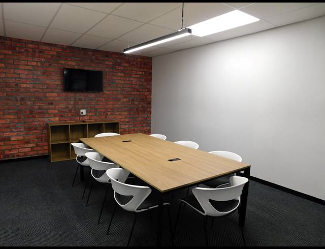 138M² OFFICE TO LET IN HYDE PARK